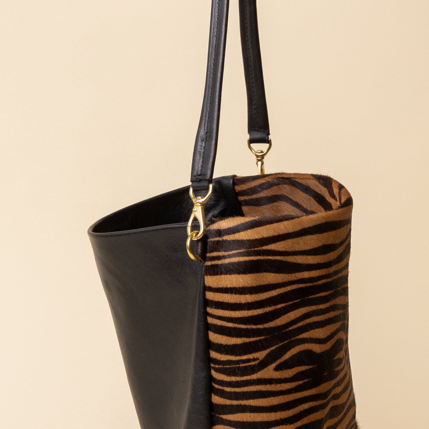 Okapi/Black Party Animal Bucket
