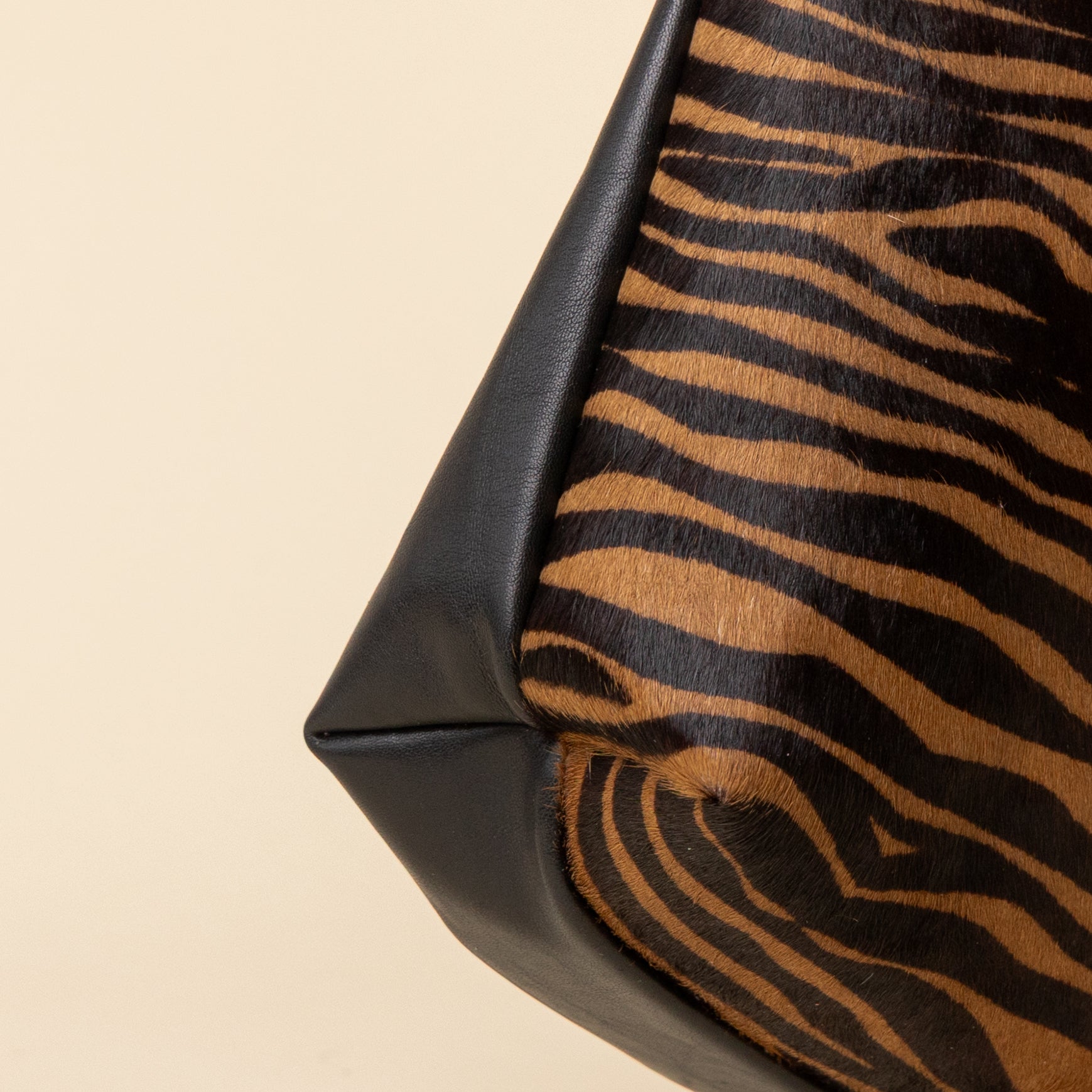 Okapi/Black Party Animal Bucket