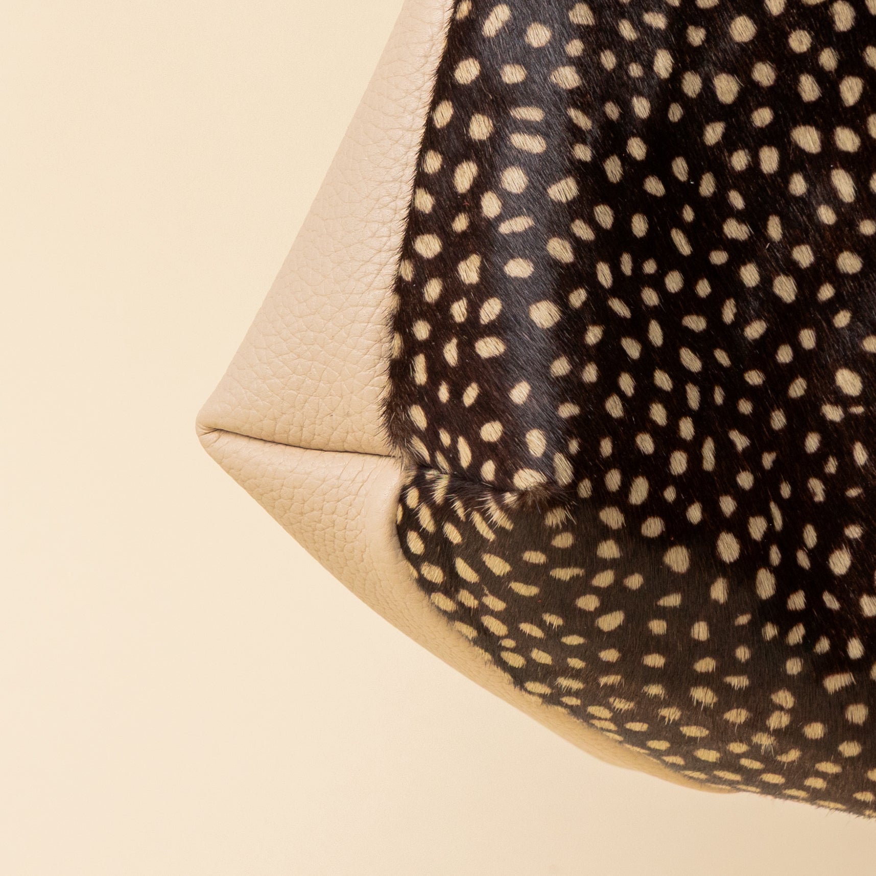 Brown Speckle/Ivory Pebble Grain Party Animal Bucket