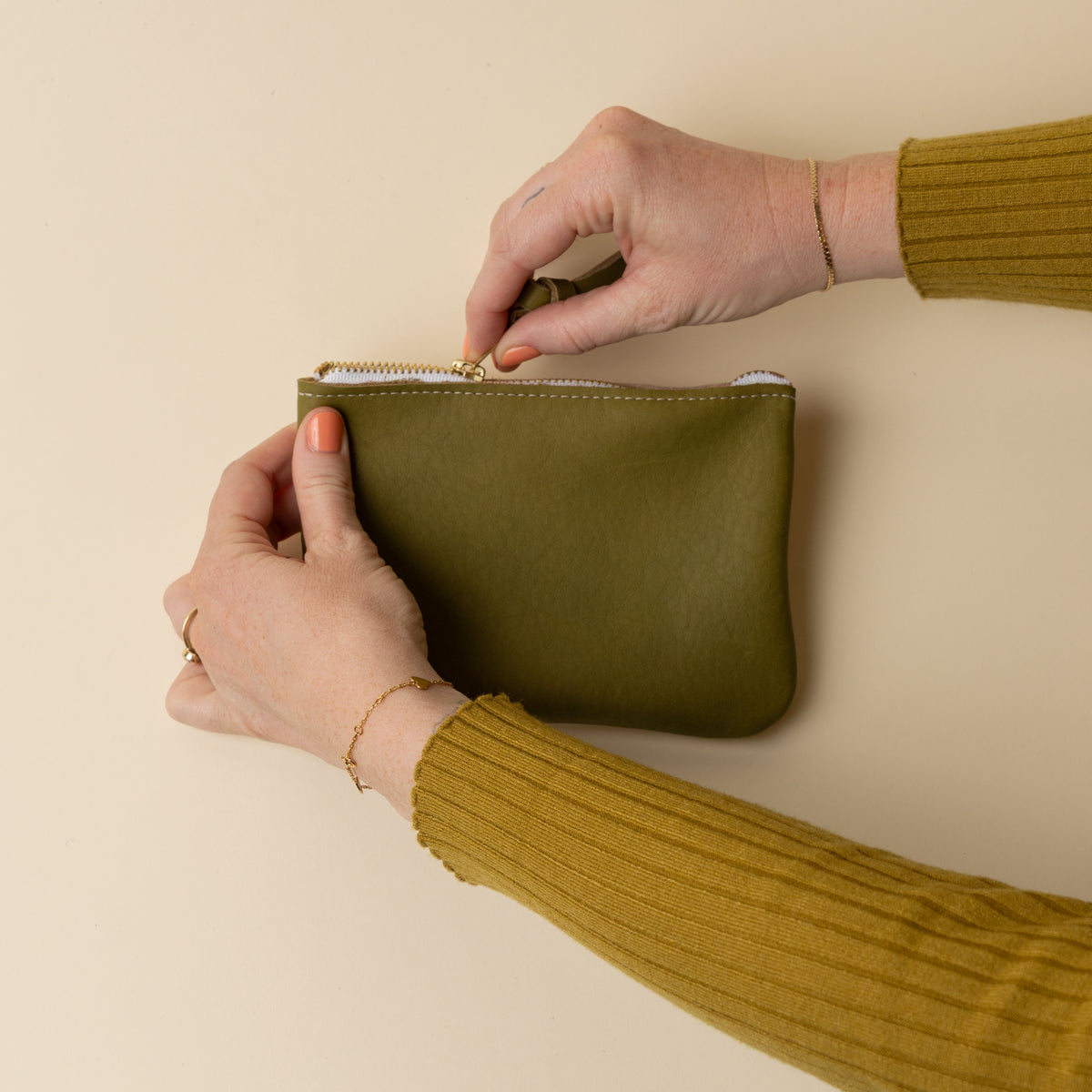 Tarragon/Cream Essential Pouch